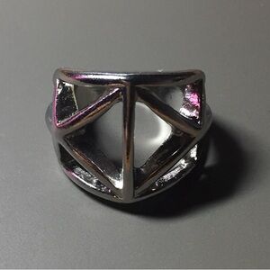 Size 6-6.5 Silver Tone Fashion Ring